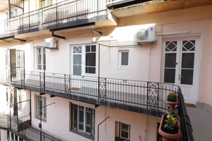 Centrally located and modern Airbnb with courtyard in Budapest during Christmas Market visit, vegan restaurants, and digital nomads