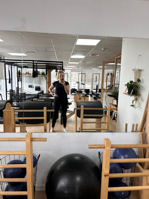 Digital nomads travelling the world in Santiago Chile. Working remotely, slow travel, vegan travel, and budget travel. Doing pilates in Santiago, in foreign language, introductory fitness offer to save money and stay fit.