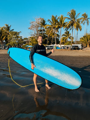 Digital nomads surfing lessons in Jaco Costa Rica working remotely and learning to surf