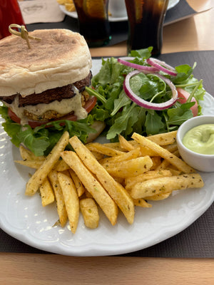Delicious plant-based vegan burger from Triangular Burger Restaurant near Evora Portugal